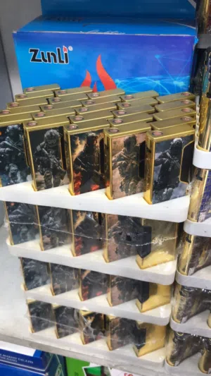 ولاعات اشكال متعدده ويوجدوا منها نوعيات كمان شعبيه كل شيء له سعره بالجمله او بالمفرق