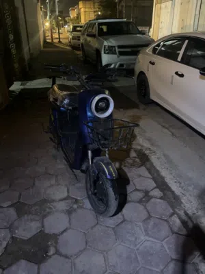 السلام عليكم دراجه R9للبيع الدراجه حجم بطارياتها22 نظـيفات مشكلة الدراجه عطل وما اعرف شنو هوة