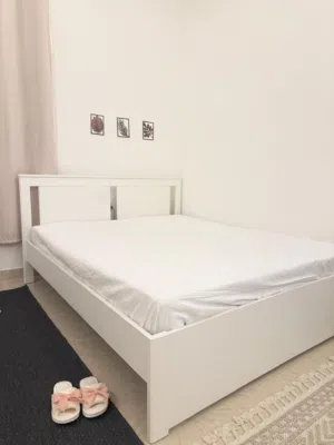 سرير نفرين خشب متين  الون ابيض من ايكيا استخدام شهر فقط 200×180