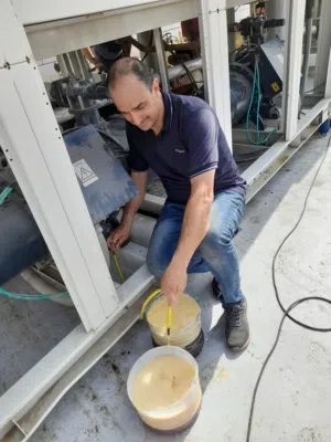 فنى او مشرف صيانه تكيف وتبريد