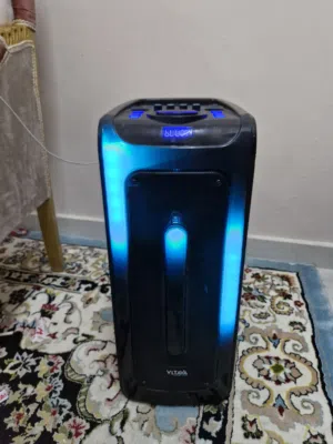 مكبر صوت منزلي وحفلات (Boombox VLTAVA) بحالة ممتازة وصوت جبار مع إضاءة RGB