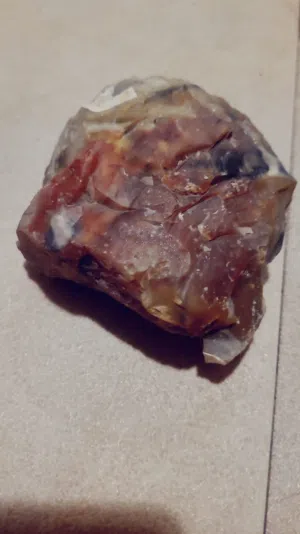 حجر العقيق الطبيغي الناري الأحمر و حجر العقيق البني والأصفر