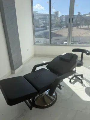 كرسي رموش مكياج مع كرسي عادي تفصيل جديد للبيع