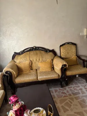 طقم كنب بحالة جيدة
