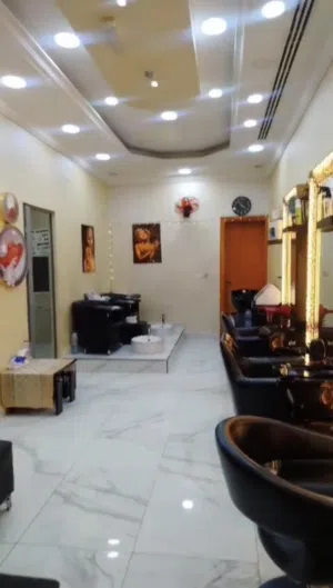 بيع صالون تجميل نسائي مقابل صحاري سنتر