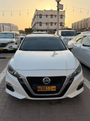 Nissan Altima 2.5cc (2019) Oman car for urgent sale.