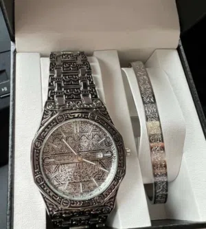 ساعة الكعبه واسوار الحرمين نادره جدا من التيتانيوم وضد الصدا والماء