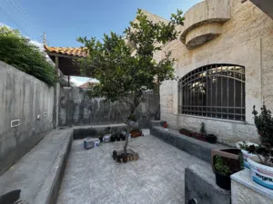 260 m2 5 Bedrooms Townhouse for Sale in Madaba Madaba Center