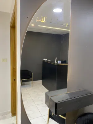 مرايا حائط مضيىة