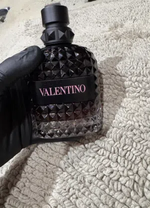 Valentino born in Roma the best for summer check before you buy brand new I  accept meet ups