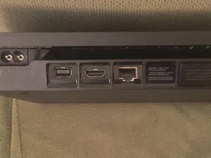 بيع بلاستيشن 4 slim + ثلاث ألعاب  حياكم جميعاً