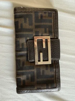 Original 100% Fendi wallet for sale  محفظة فندي اصلي 100٪