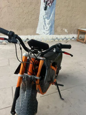 سلام عليكم، للبيع سكوتر كهربائي KUMAX بحالة ممتازة،مطلوب في 900 لو جاد فالك طيب فقط واتساب