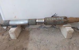 مضخة مياه كهربائية تشتغل على 380 فولت .  قوتها من 7-10 حصان كانت تشتغل في بئر عمق 120 متر .