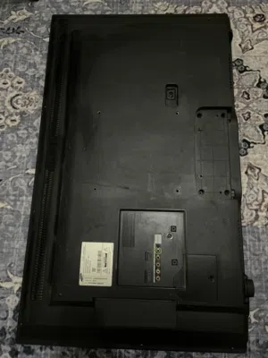 شاشه للبيع ب 60 دينار قابل للتفاوض