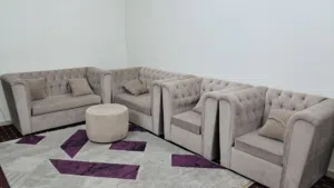 كنب يسع 8 اشخاص . اربع قطع