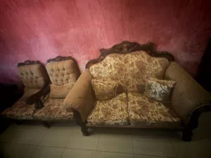 طقمين كنب بحاله جيدا جدا اقرأ الوصف
