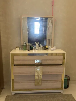 تسريحه و طاوله جانبيه