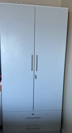 كبت ملابس في حاله نضيفه جدا