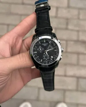 ساعة Tissot جديدة  تيسو رجالية كرونوغراف كما هو موضح في الصورة لون الجلد أسود