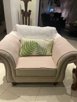 للبيع كنب بحالة ممتازة