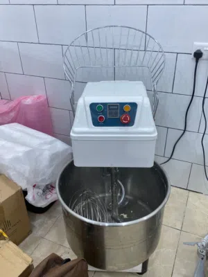 معدات مخبز ومطعم شبه جديدة