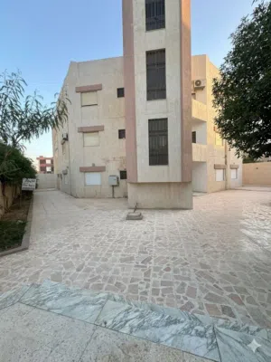 عمارة 3 ادوار ومحلات_الفويهات الغربيه (مقابل جامعة البحر المتوسط)