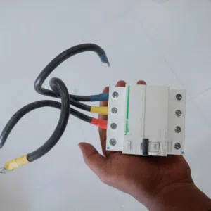 قواطع كهربائية شنايدر أصلية للبيع