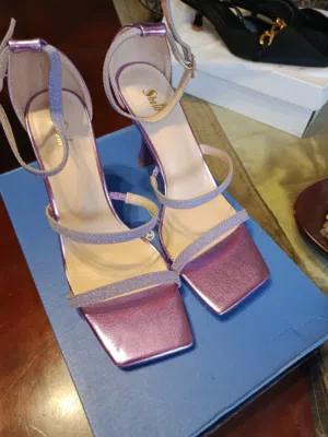 مجموعة كنادر و صنادل كعب من شي ان جداد مش مستعملين بسعر ارخص من الموقع