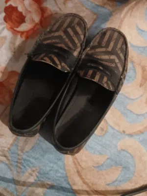حذاء غوتشي