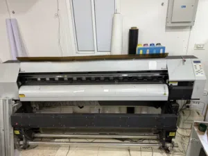 طابعة مستعمله للبيع بحالتها ، طباعة ستيكر وبنرات 180 cm