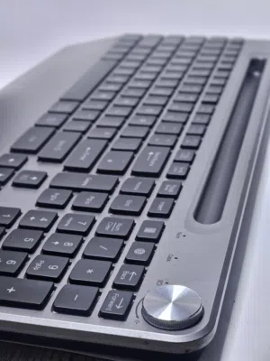 كيبورد لاسلكي السعر 15 ألف.