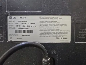 TV LG - LCD 32 INCH WALL BRACKED FREE 15 OMR ONLY
