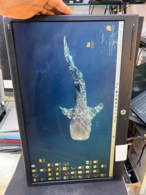 شاشه hp حجم 22 مستعمله للبيع
