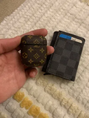 سماعة اذن ايفون ومحفظة جلد