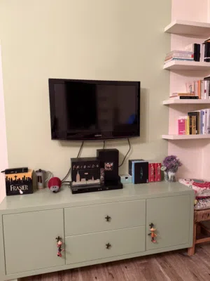 SAMSUNG LCD 32-inch screen TV – MODEL (2010)