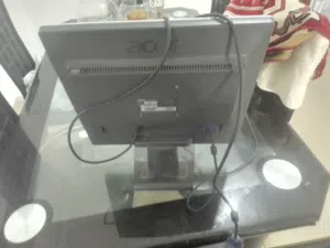 شاشة كمبيوتر نوع ايسر حجم 16 انش