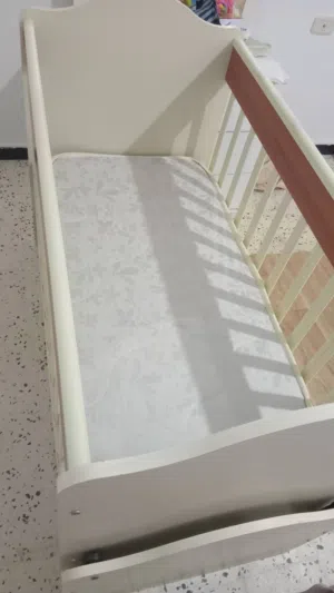 سرير اطفال للبيع