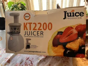 عصارة فواكه (Cold Press) أصلية موديل KT2200 - حالة ممتازة مع ملحق طحن!