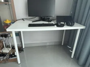 مكتب ايكيا مقاس 120 × 60 سم بحالة ممتازة جدًا. IKEA Desk 120x60 cm for Sale