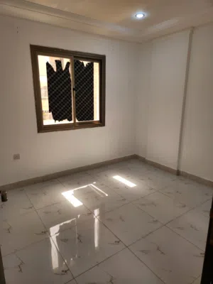 إيجار شقه غرفتين وصاله وعدد 2حمام ومطبخ الإيجار 260دينار شامل الكهرباء والماء قريب من مسجد وفرع جمعي