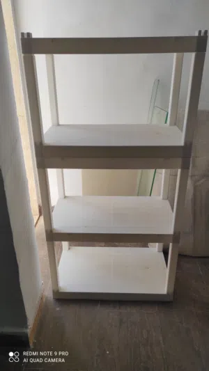 2 ستاند بلاستيك و2 كراسي بلاستيك