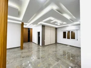 شقه ارضيه مفصوله بمدخل خاص