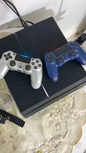 PS4/1 TB/3 new controlers/GTA5 PREMIUM Edition /MORTALKOMBAT2/GRAN TURISMO