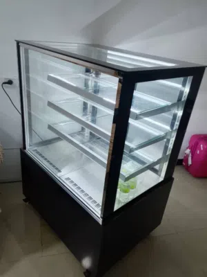 تلاجة عرض شبه جديد ولا عيب استعمال اقل من سنه