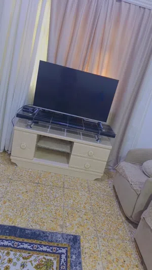 ميز شاشه لونه اوف وايت