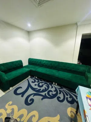 ركنة وسجاد وطباخ وثلاجة وترابيزة