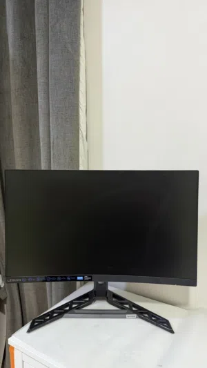 شاشه قيمنق من شركه Lenovo