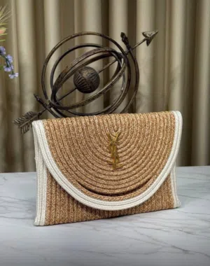 جزدان قش فخم بتصميم راقي وموديل فريد