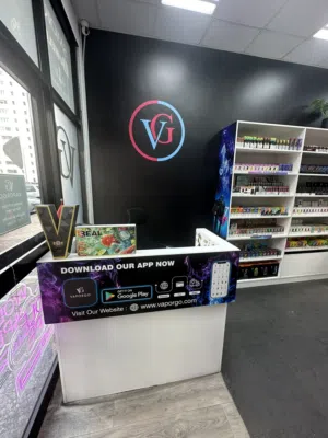 محل للبيع شيشه الكترونيه